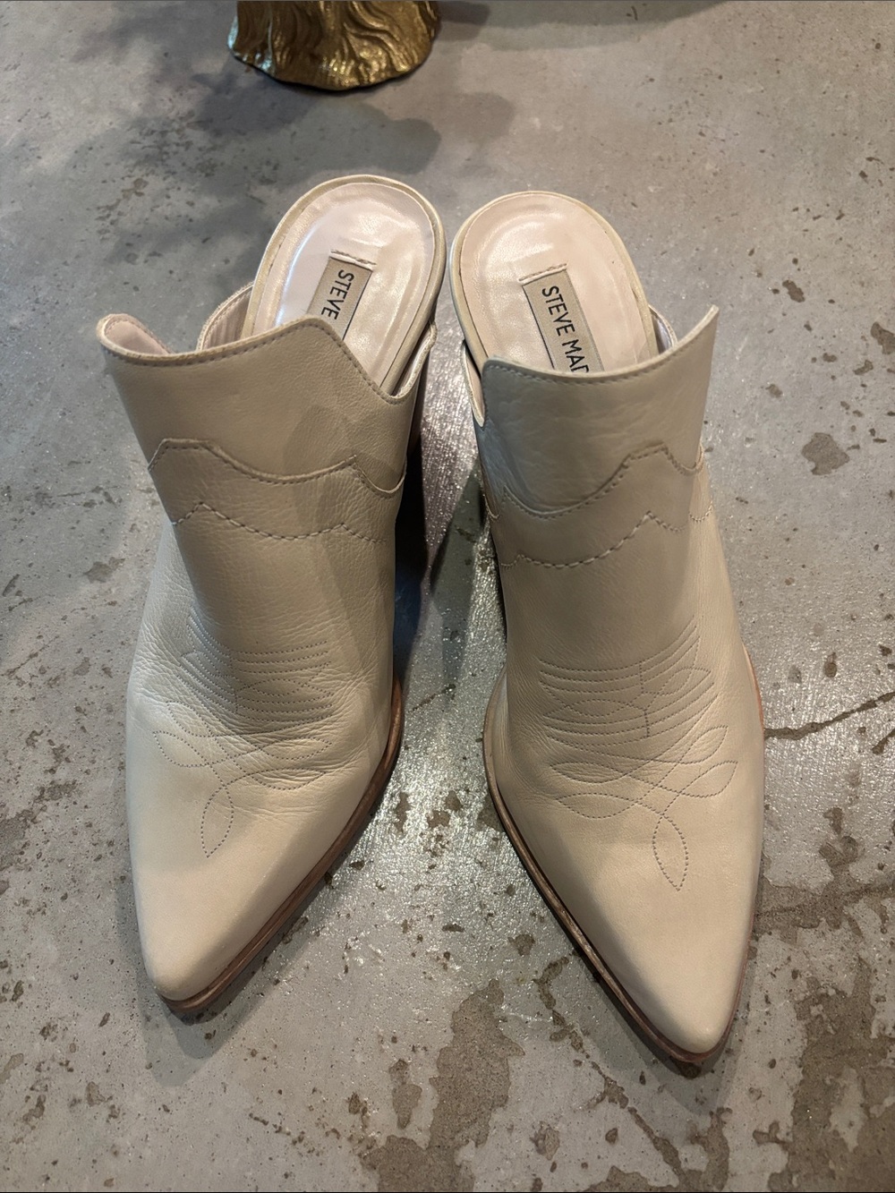 Steve Madden Cream Leather Pointed Mule Clogs